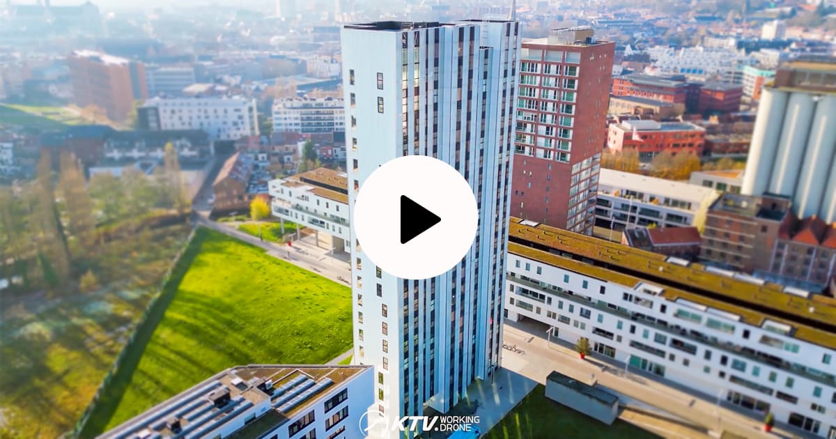 比利時魯汶標誌性建築 De Drie Kreeften 的外牆清潔