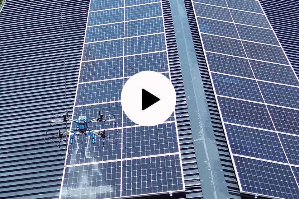 非洲首次使用無人機清潔太陽能光電板